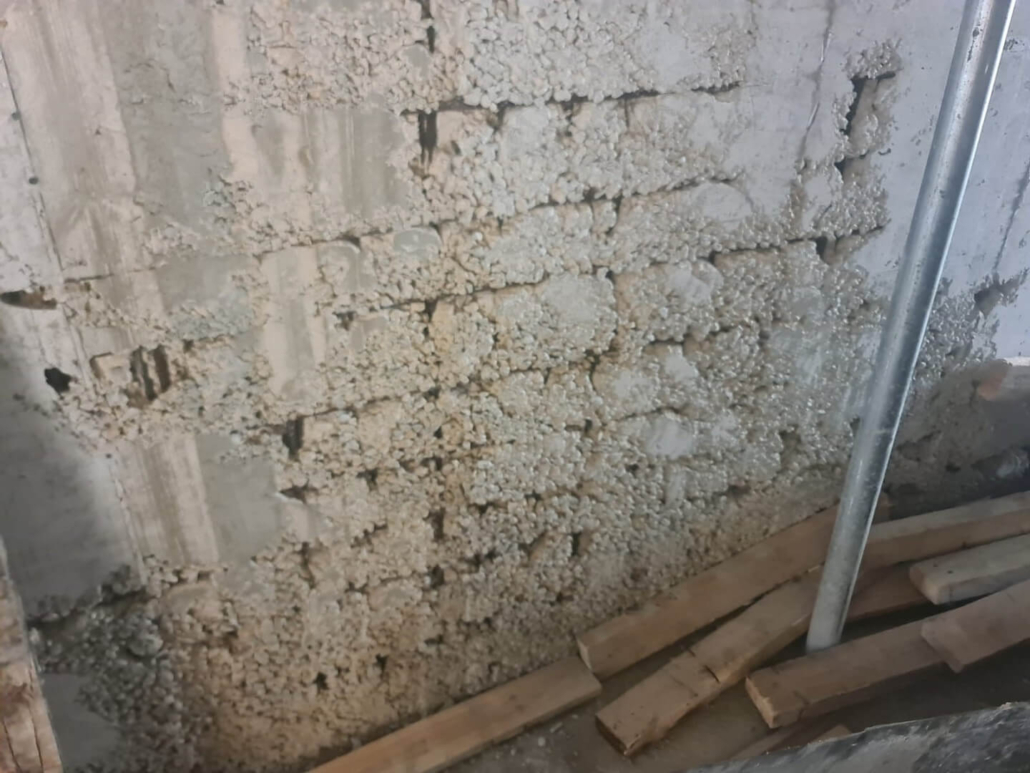 יציקה של קיר בטון לא תקינה בשמה המקצועי נקראת סגרגציה